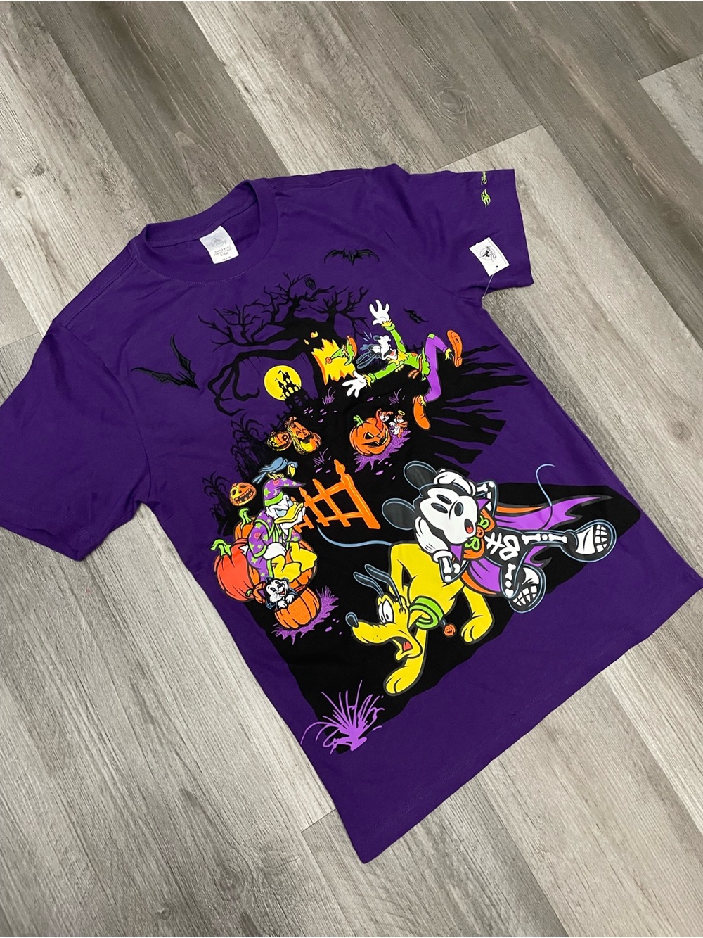Walt Disney World 2024 Mickey And Friends Embroidered Halloween T Shirt Size L